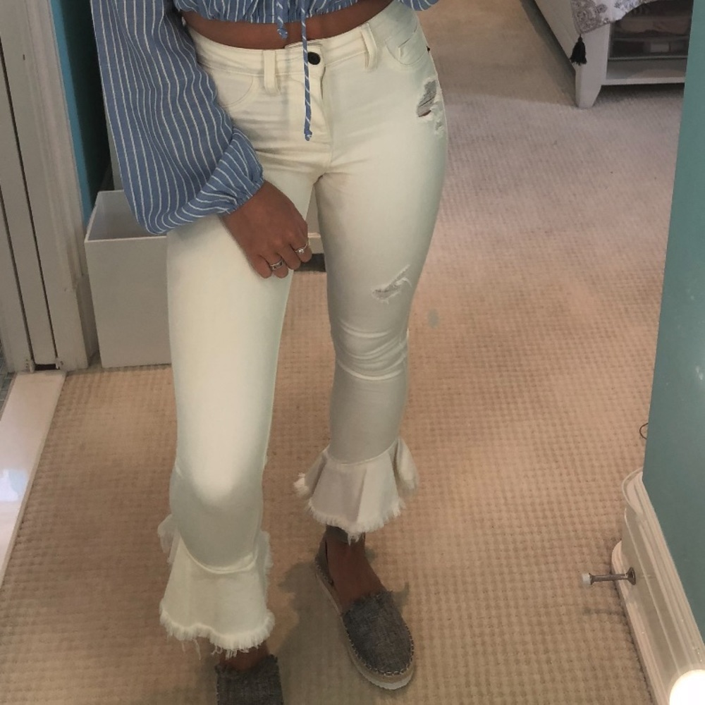 WHITE HIDDEN FLARE JEANS SIZE 24